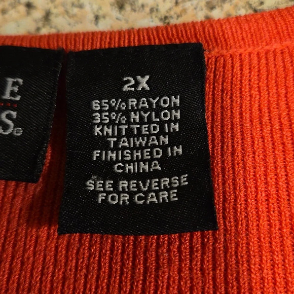 Maggie Barnes Top Stretchy Ribbed Fabric w/ Cut out Women size 2X - Picture 7 of 8